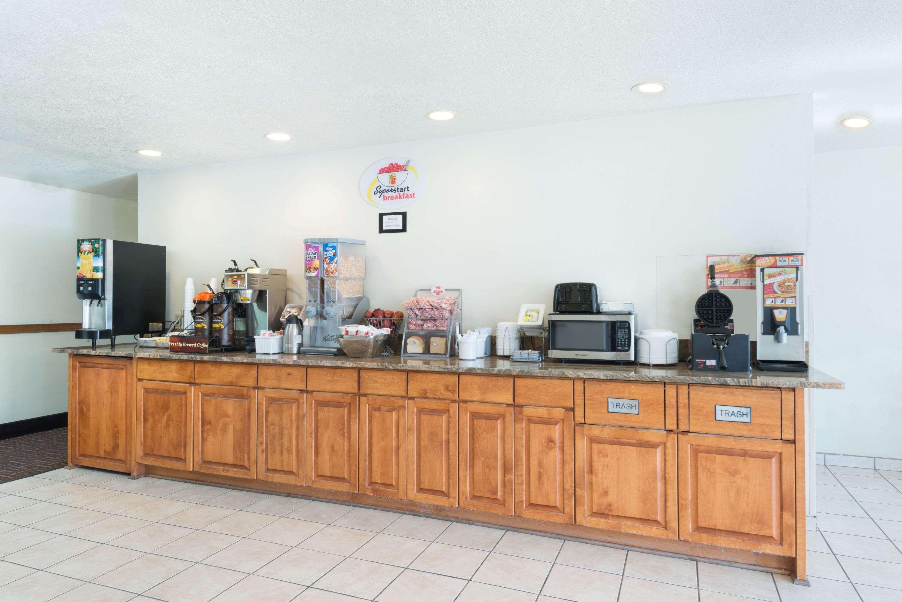 Super 8 By Wyndham Bernalillo Otel Dış mekan fotoğraf