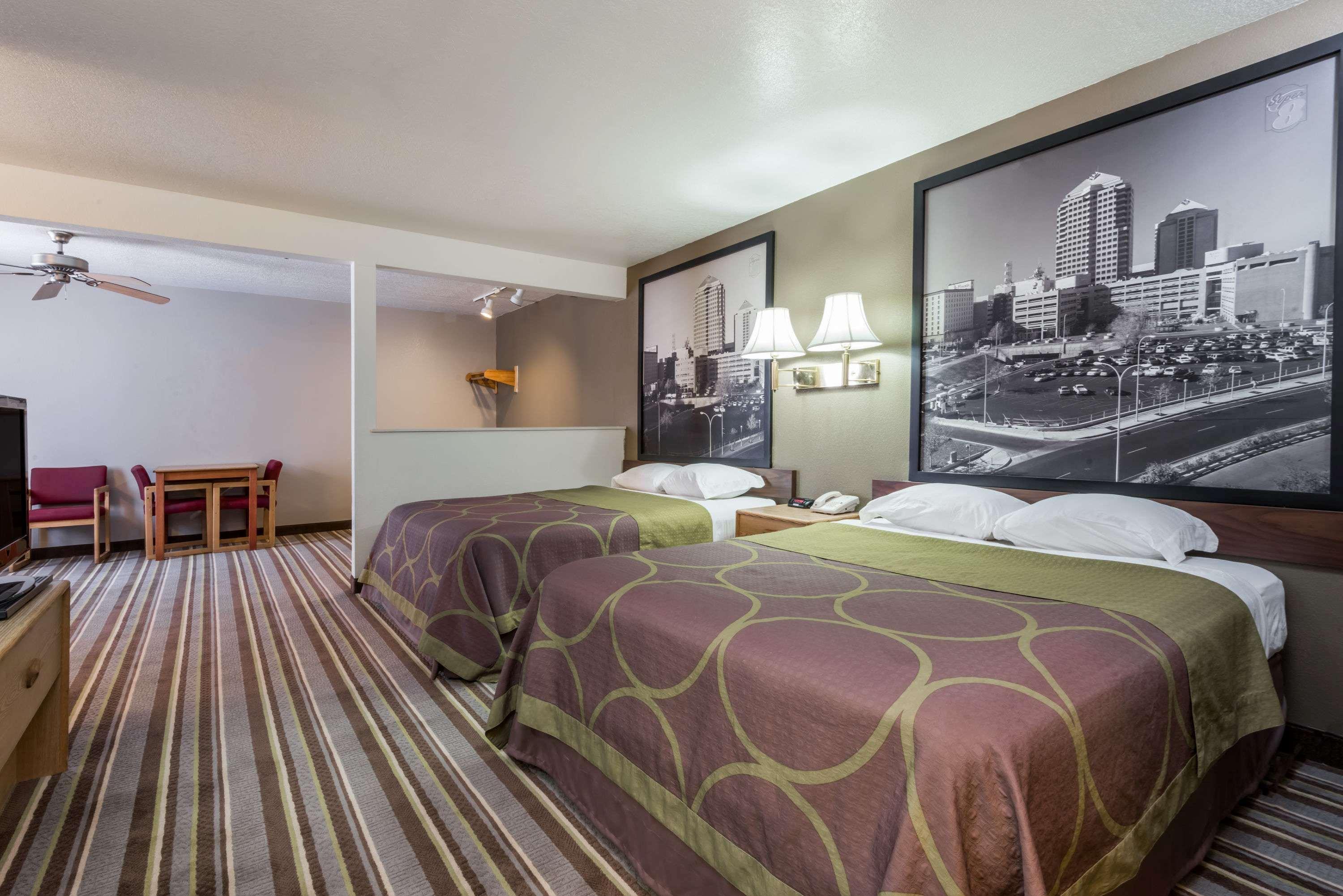 Super 8 By Wyndham Bernalillo Otel Dış mekan fotoğraf