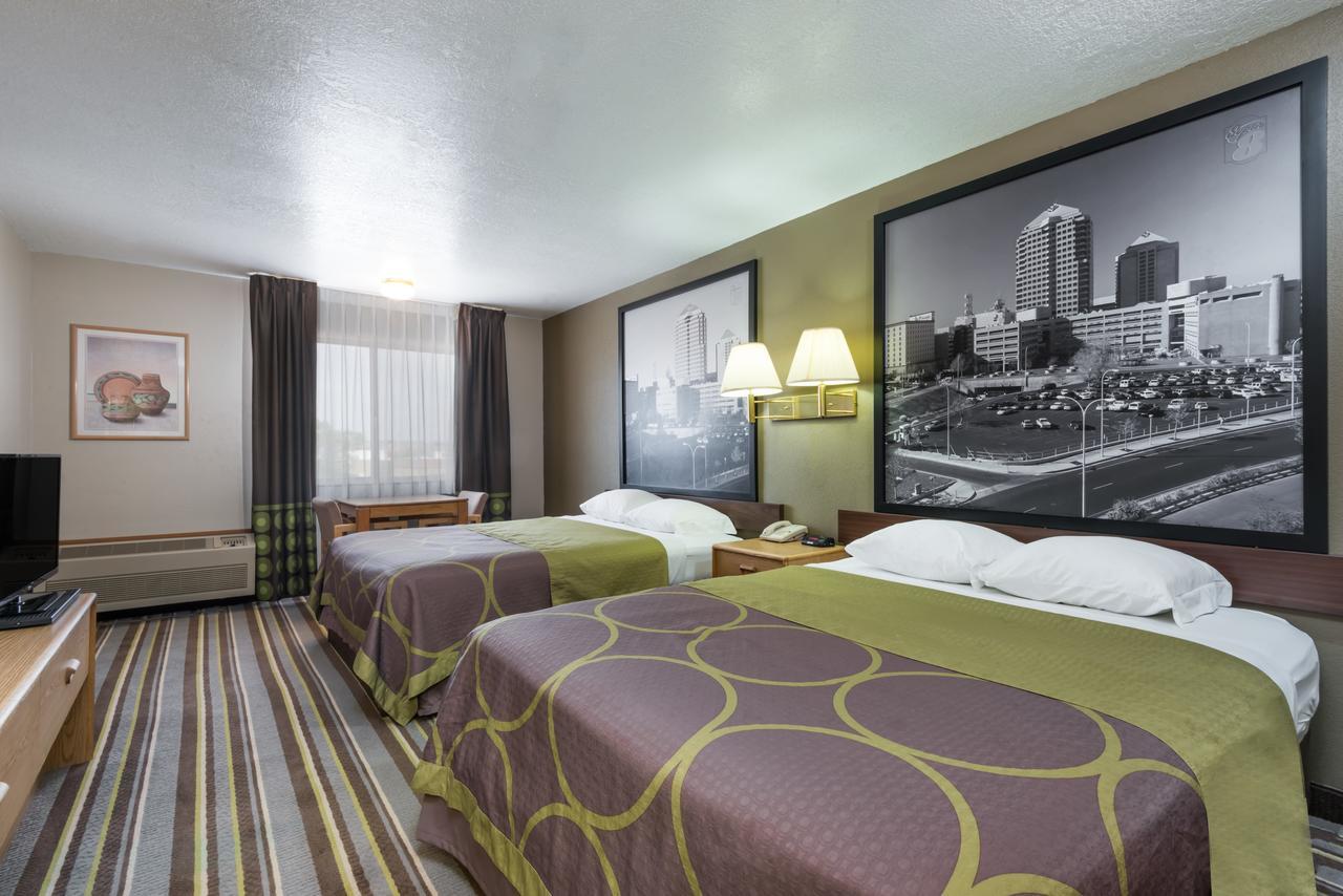 Super 8 By Wyndham Bernalillo Otel Dış mekan fotoğraf