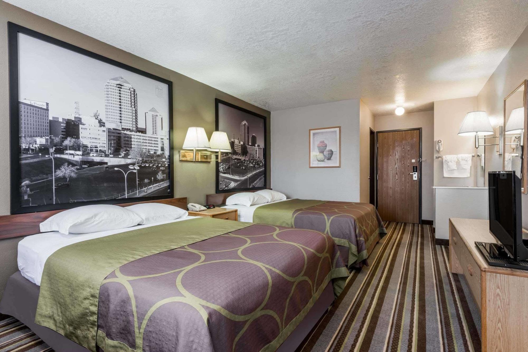 Super 8 By Wyndham Bernalillo Otel Dış mekan fotoğraf