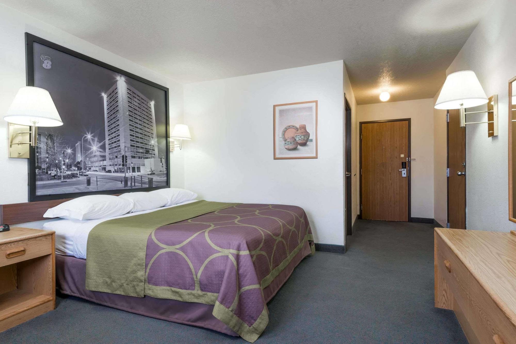 Super 8 By Wyndham Bernalillo Otel Dış mekan fotoğraf